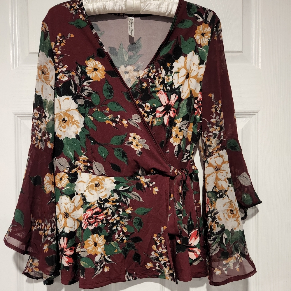per Seption Concept; Top, Size Small